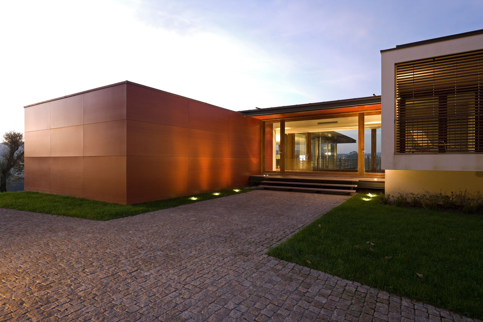 Casa Rui Leal, Lousinha Arquitectos Lousinha Arquitectos منازل