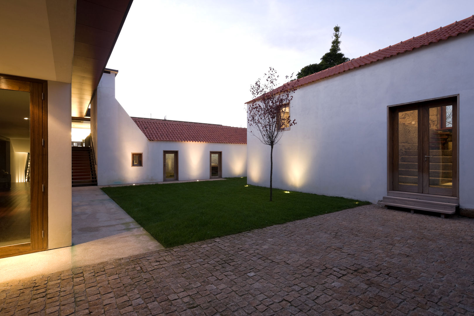 Casa Rui Leal, Lousinha Arquitectos Lousinha Arquitectos 모던스타일 주택