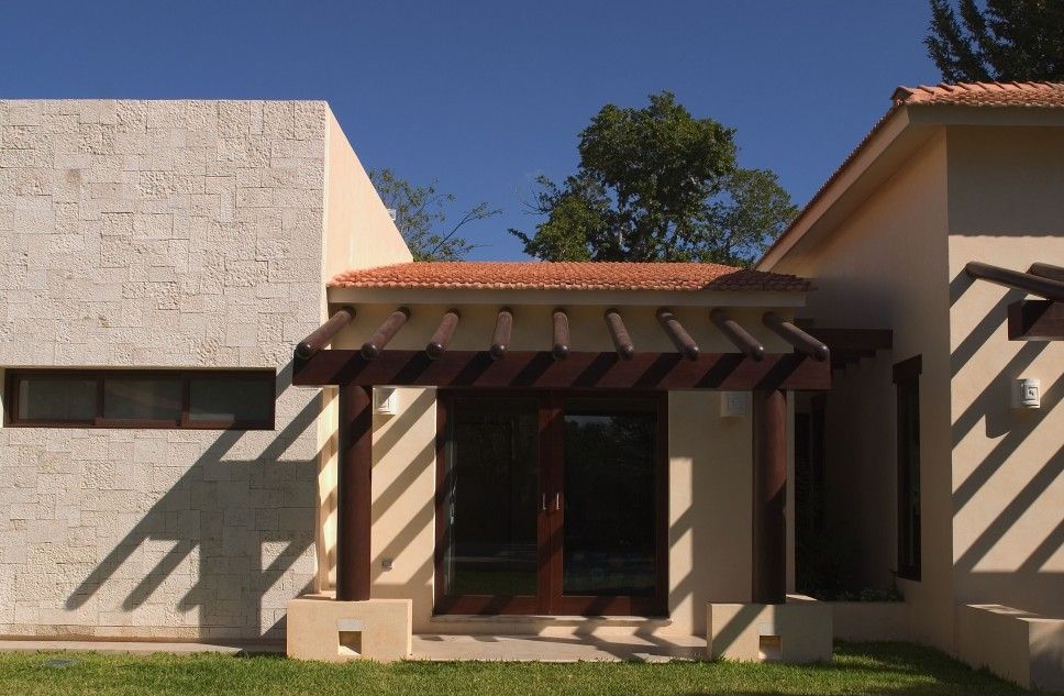 RESIDENCIA EN MÉRIDA, ZODZIL, AIDA TRACONIS ARQUITECTOS EN MÉRIDA, YUCATÁN, MÉXICO AIDA TRACONIS ARQUITECTOS EN MÉRIDA, YUCATÁN, MÉXICO Modern houses Wood Wood effect