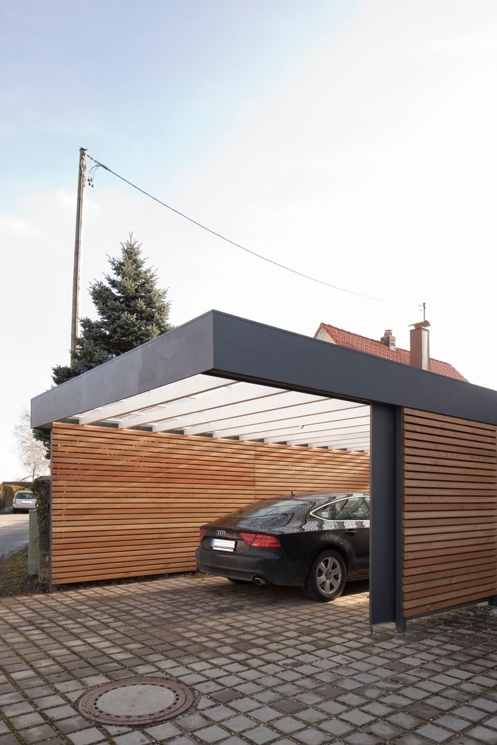 Modernes Carport im puristischen Look, Architekt Armin Hägele Architekt Armin Hägele مرآب~ كراج