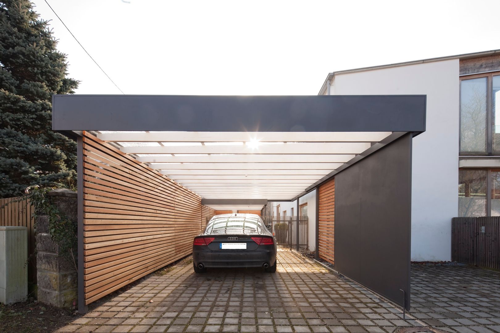 Modernes Carport im puristischen Look, Architekt Armin Hägele Architekt Armin Hägele مرآب~ كراج