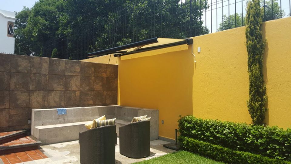 TOLDO ARES GAVIOTA con BOX para generar un especio exterior en tu TERRAZA o JARDIN homify Balcones y terrazas mediterráneos Mobiliario