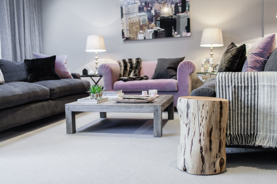 Open Plan Space Lauren Gilberthorpe Interiors Phòng khách phong cách chiết trung pink and grey,log table
