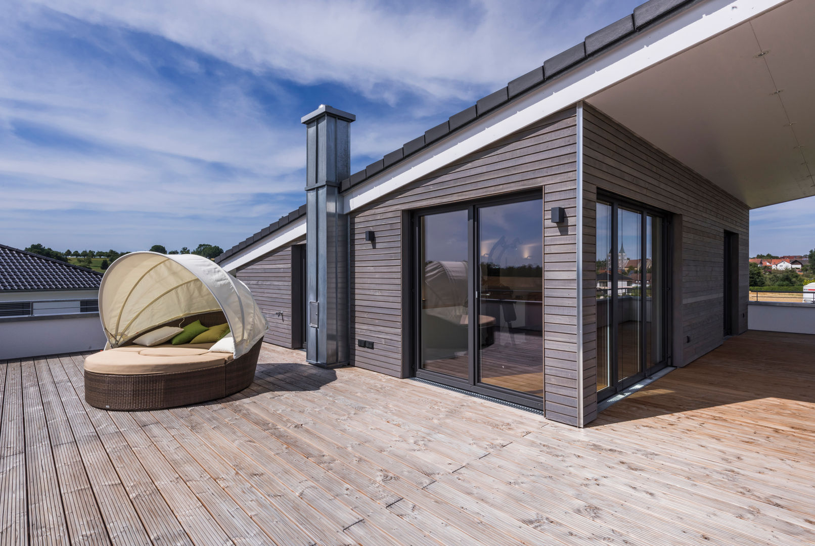Ökologisch wohnen auf höchstem Niveau, KitzlingerHaus GmbH & Co. KG KitzlingerHaus GmbH & Co. KG Moderne balkons, veranda's en terrassen Accessoires & decoratie