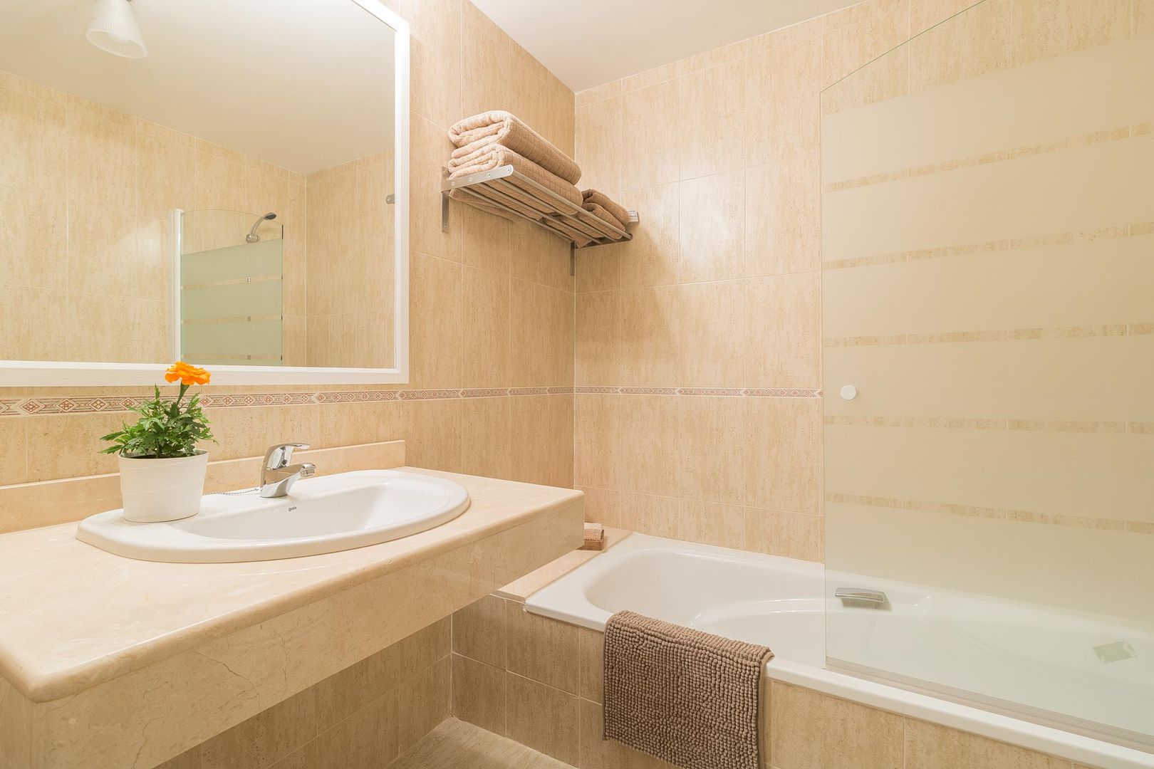 REPORTAJE FOTOGRÁFICO ALQUILER TURÍSTICO, Become a Home Become a Home Ванная комната в скандинавском стиле
