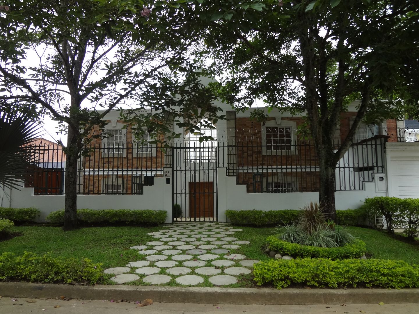 Terraza gimnasio, John Robles Arquitectos John Robles Arquitectos ラスティックな 家