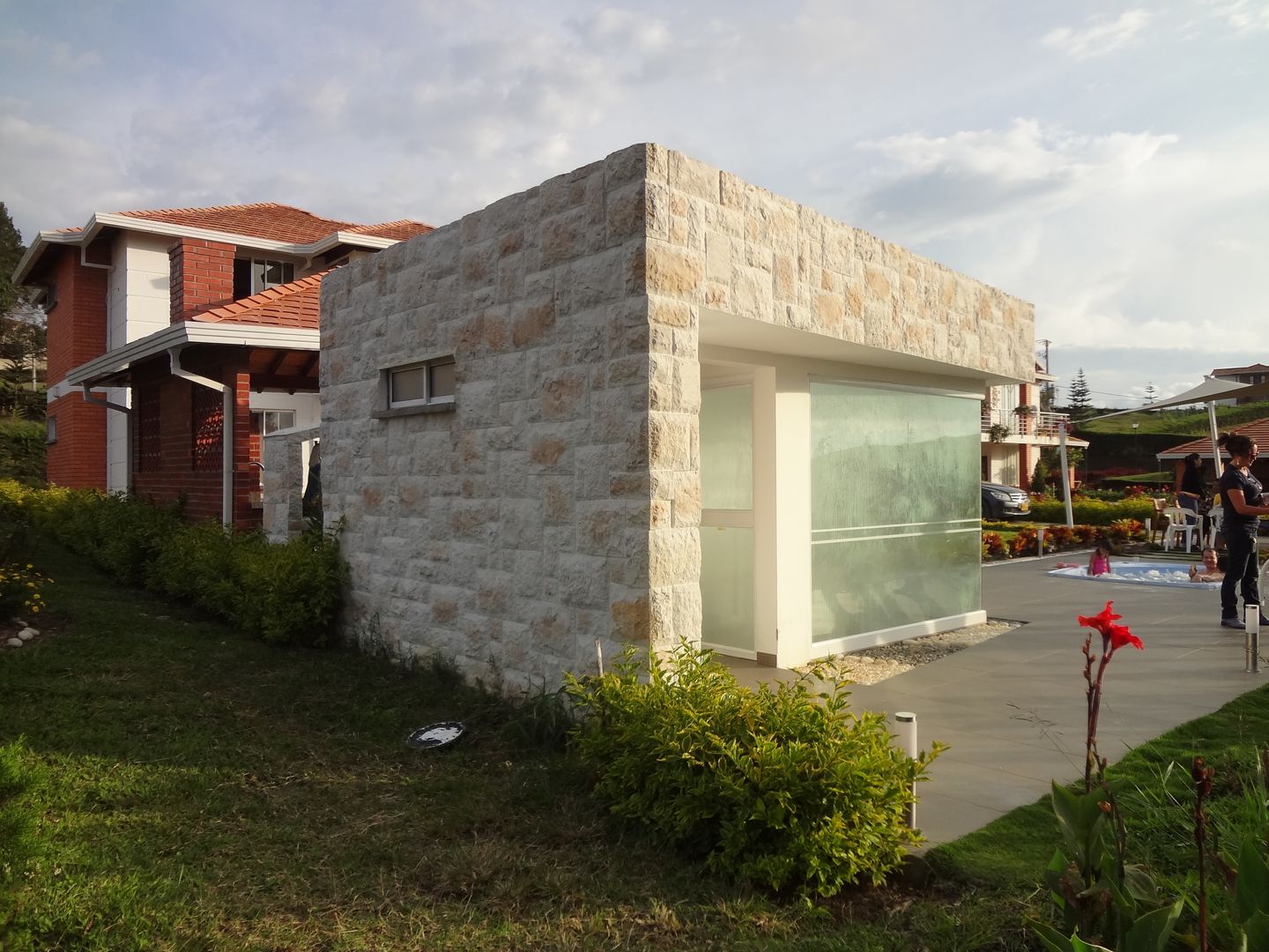 Zona social casa 41, John Robles Arquitectos John Robles Arquitectos 水療