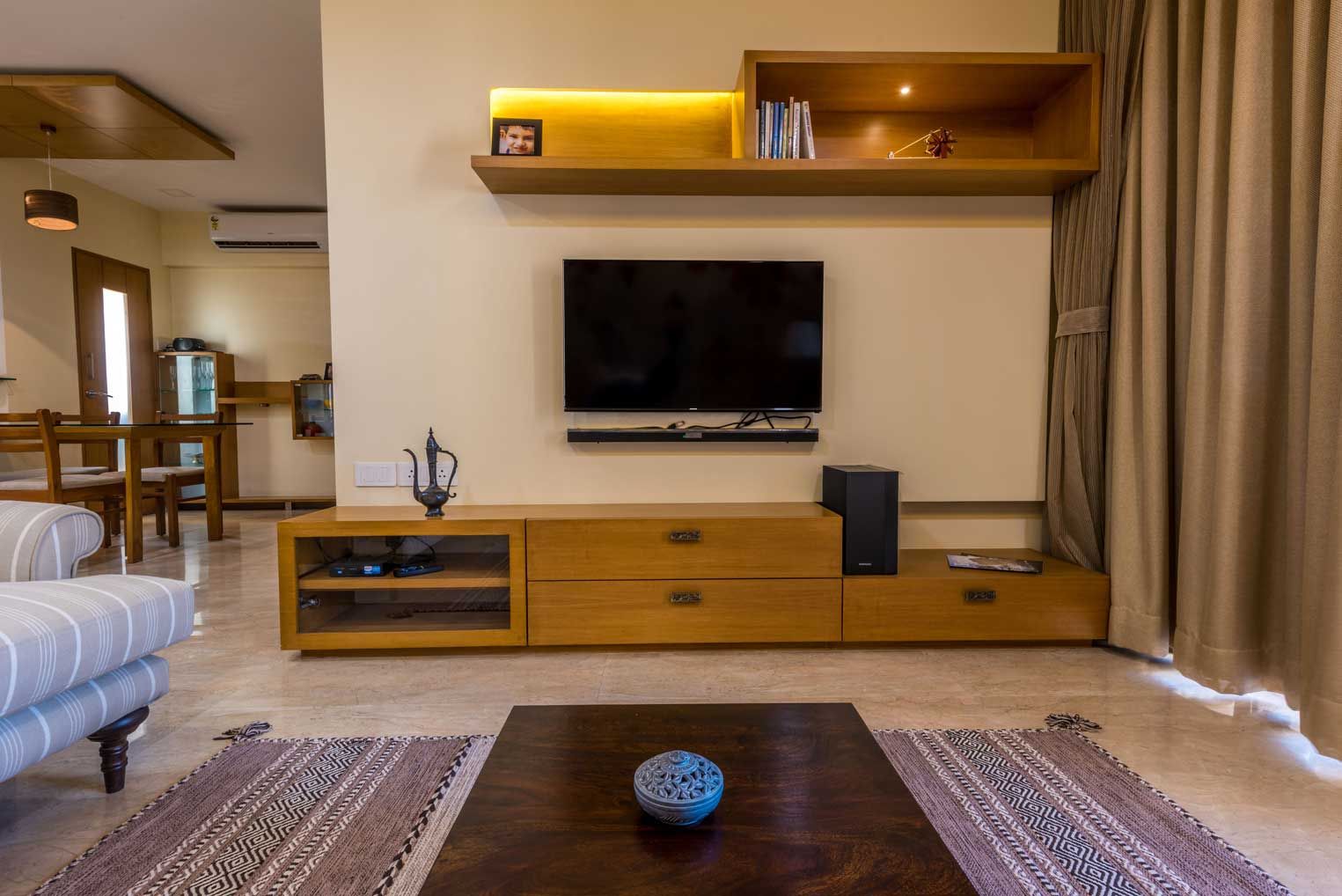 apartment 904, iSTUDIO Architecture iSTUDIO Architecture Phòng khách phong cách kinh điển TV stands & cabinets