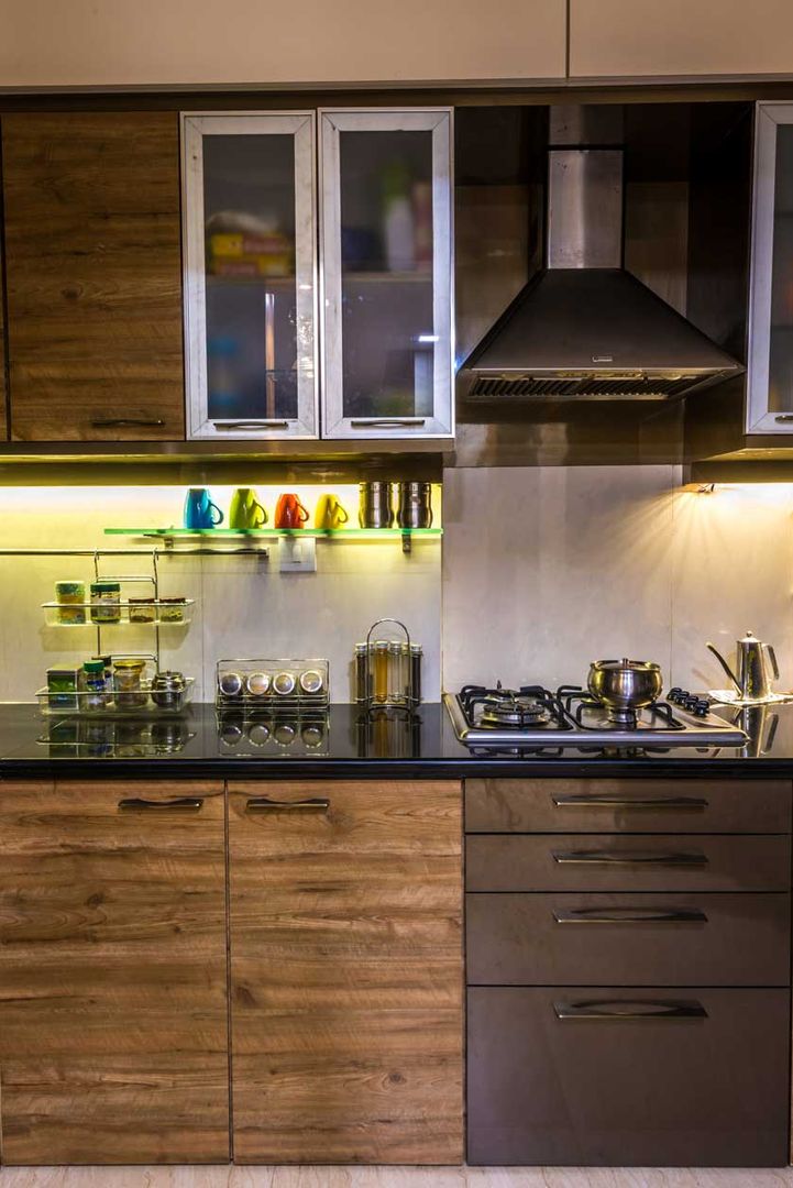 Kitchen iSTUDIO Architecture Classic style kitchen Cutlery, crockery & glassware