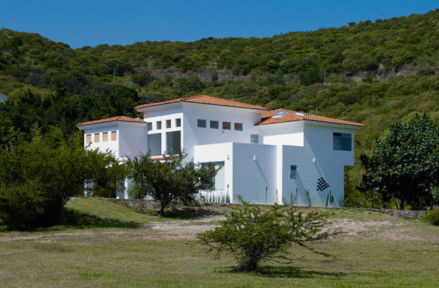 FACHADA Excelencia en Diseño Casas de estilo colonial Ladrillos