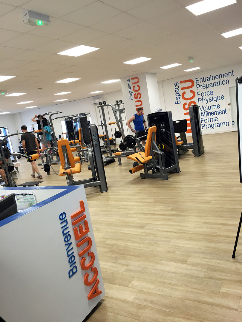 Concept Orange Bleue, Agence 1+1 Agence 1+1 Modern gym