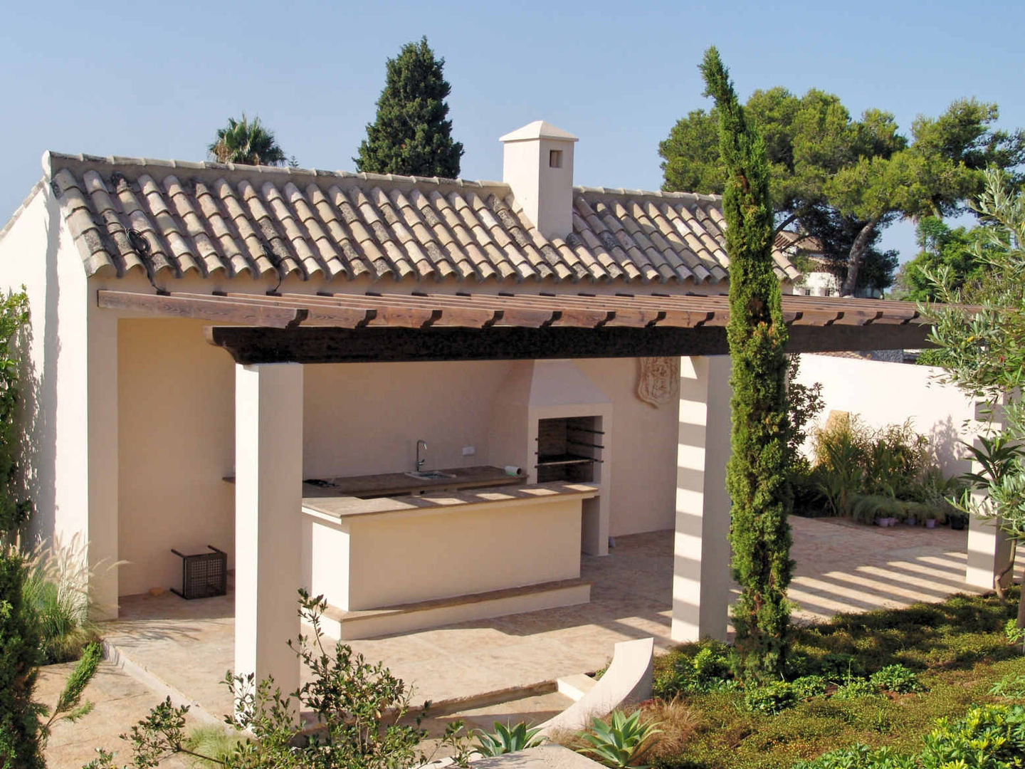 Pérgola homify Jardines de estilo rústico Marquesinas, toldos e invernaderos