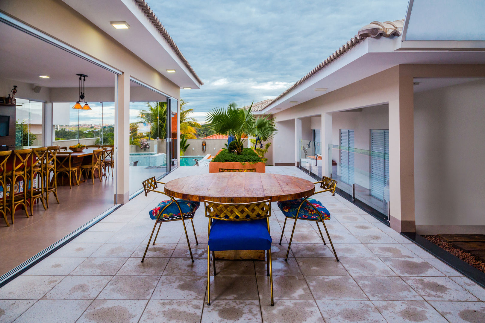 Residência E&A, Daniele Galante Arquitetura Daniele Galante Arquitetura Modern style balcony, porch & terrace