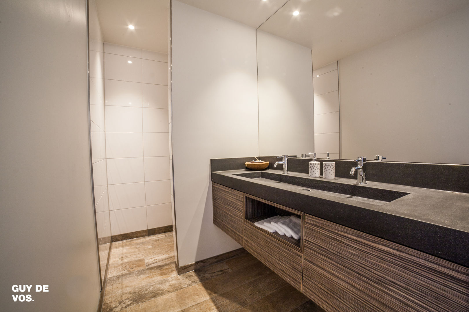 Punt-West, Guy de Vos Guy de Vos Modern Bathroom