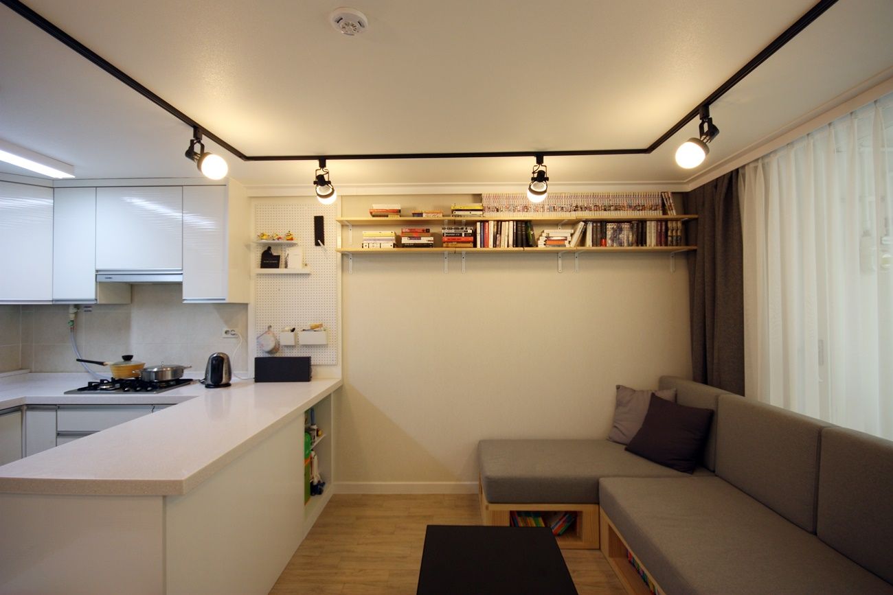 책이 가득한 24평 아파트 홈스타일링, homelatte homelatte Salones de estilo minimalista