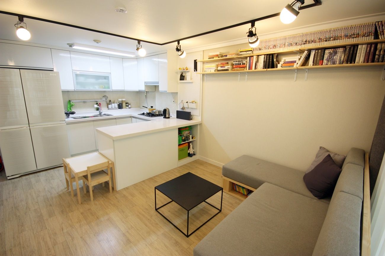 책이 가득한 24평 아파트 홈스타일링, homelatte homelatte Minimalist living room
