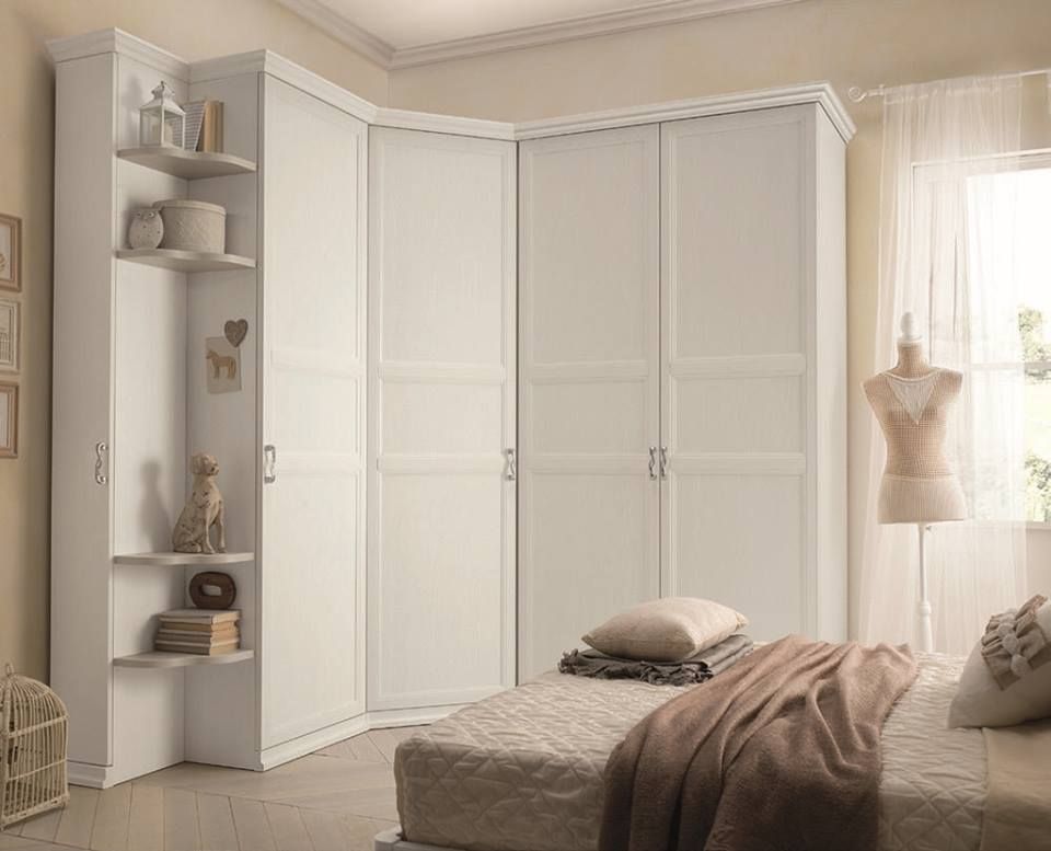 Cameretta romantica shabby chic, La cameretta + le matrimoniali La cameretta + le matrimoniali Classic style bedroom Wardrobes & closets