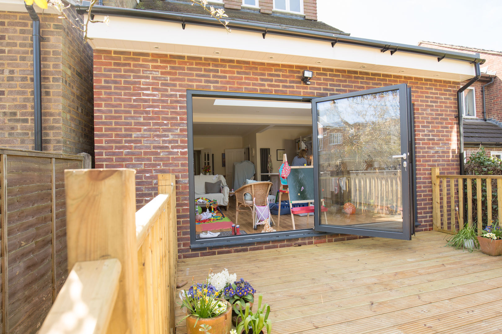 Big bifolding doors to let the light in! homify Minimalist houses patio,decking,garden,open space kitchen