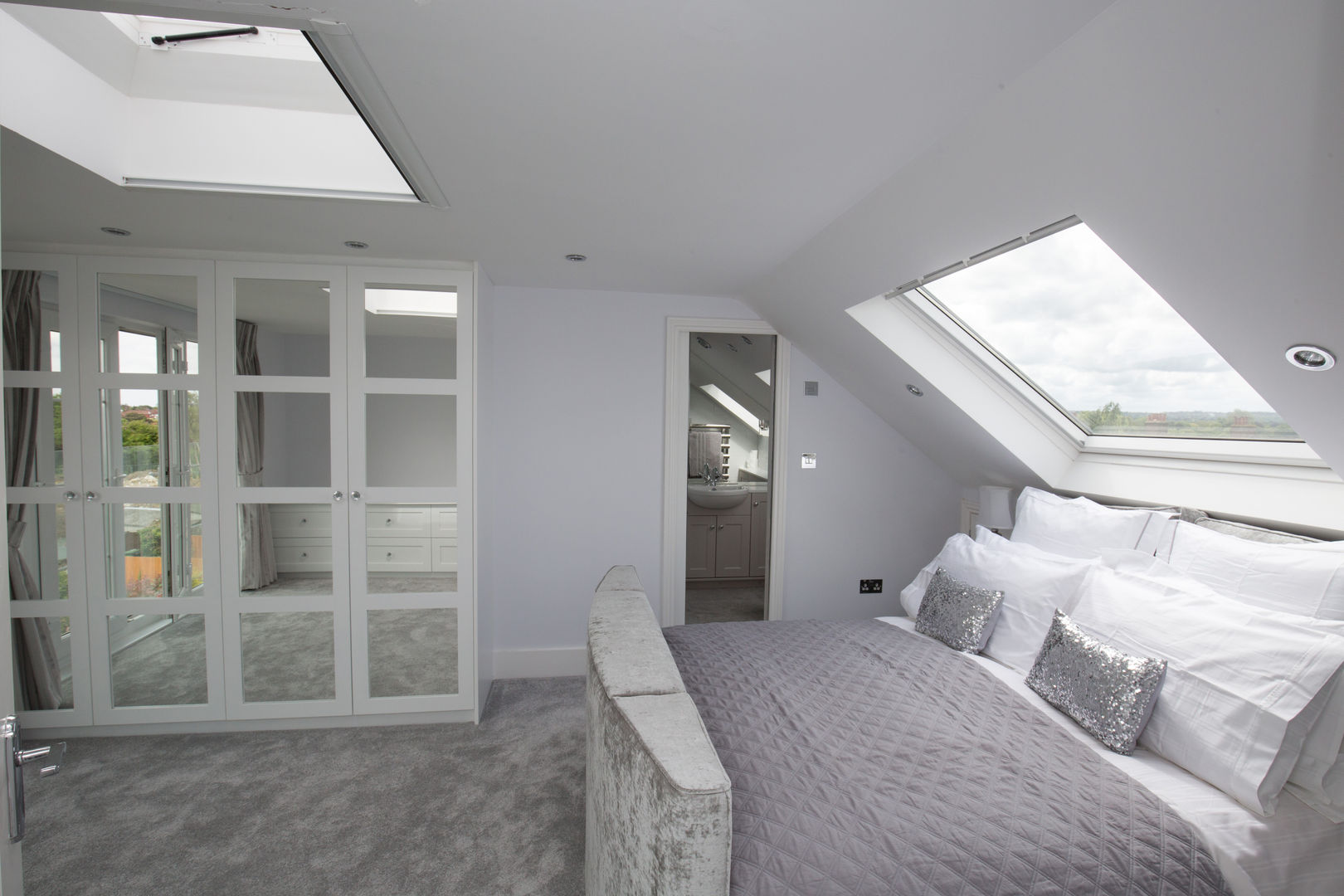 A guest bedroom for a star! homify Habitaciones modernas loft conversion,guest bedroom,bedroom