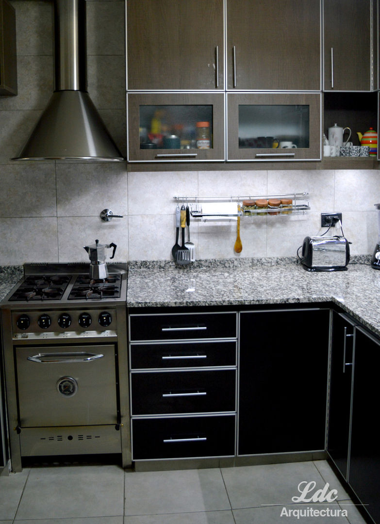 Reforma Cocina LDC Arquitectura Modern Kitchen Metal cocina industrial,gabinetes de cocina,cocina rustica,campana de cocina extractora,cocina negra,unidad de cocina