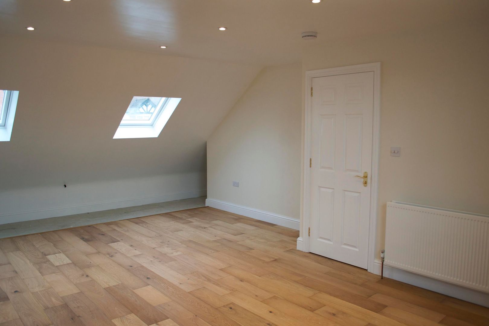 A loft extension perfect for surprise guests! homify Dormitorios rústicos loft conversion