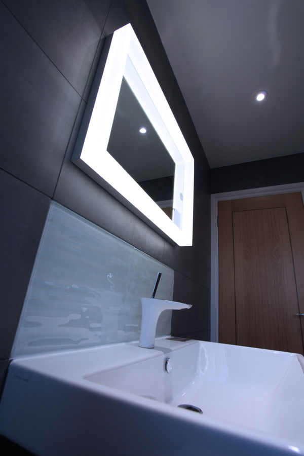 Could you see yourself in here in the morning? homify Ванная комната в стиле модерн bathroom lighting,bathroom sink,bathroom furniture,bathroom mirror,small bathroom