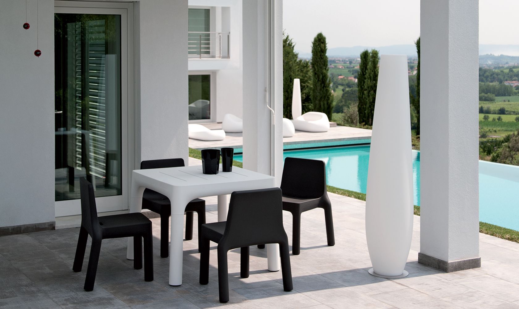 Simple Chair Black Distrito 55 Balcones y terrazas de estilo moderno Plástico Mobiliario