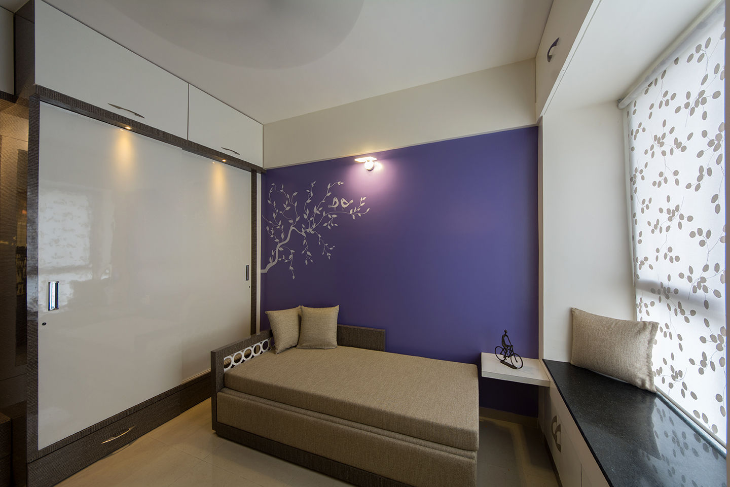 Home at Vishrantwadi, Navmiti Designs Navmiti Designs Chambre moderne