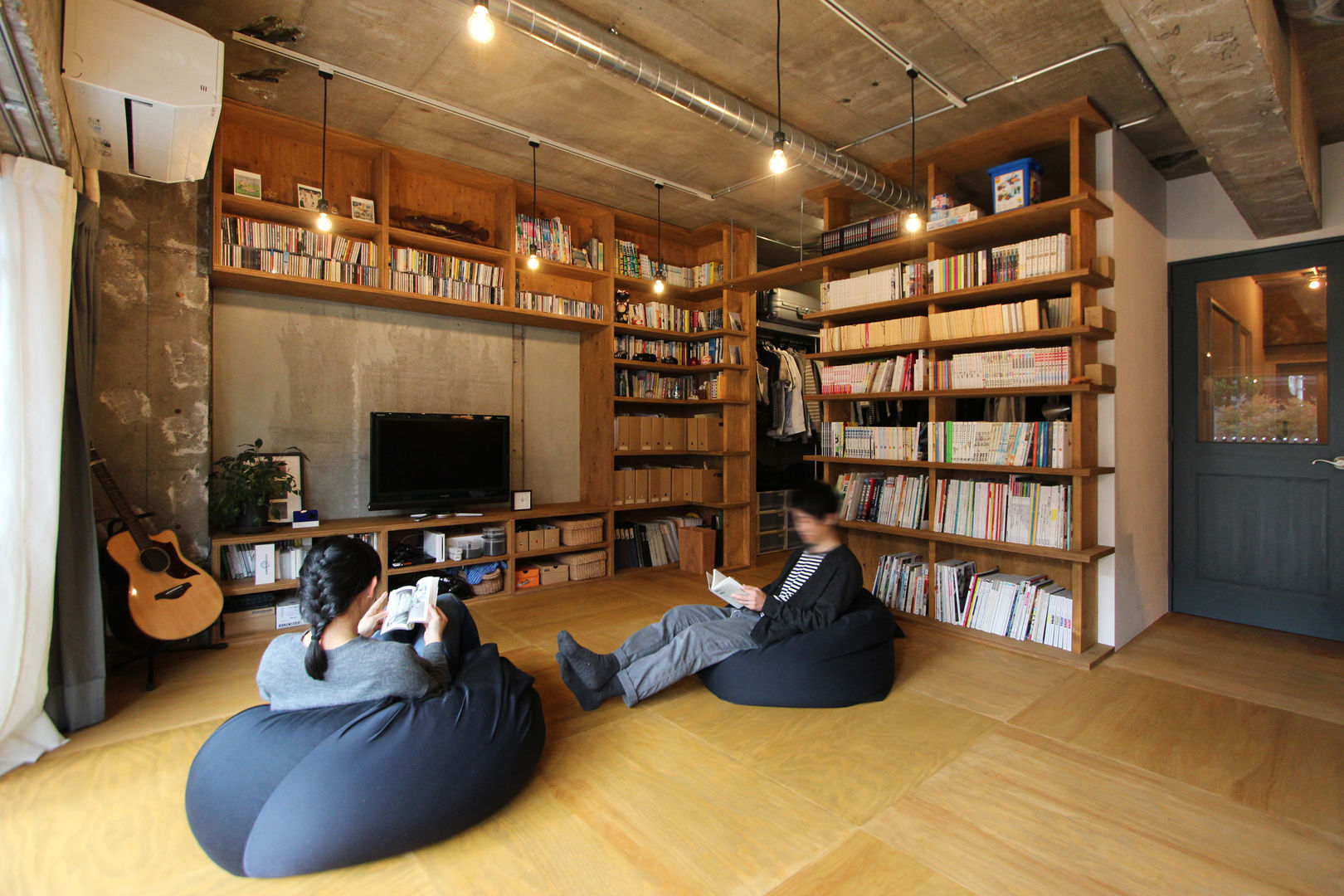 honyatosyodou, nuリノベーション nuリノベーション 现代客厅設計點子、靈感 & 圖片