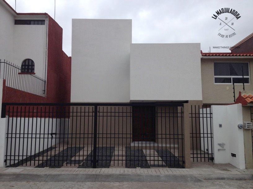 Casa Alborada, La Maquiladora / taller de ideas La Maquiladora / taller de ideas Minimalistyczne domy