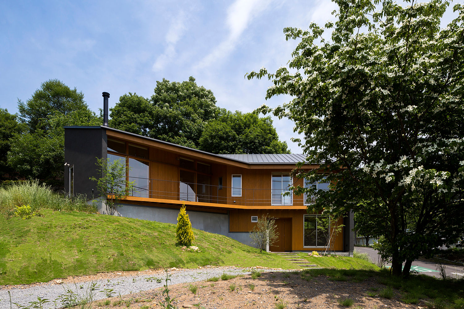 喜連川・傾斜地の家, 中山大輔建築設計事務所/Nakayama Architects 中山大輔建築設計事務所/Nakayama Architects オリジナルな 家