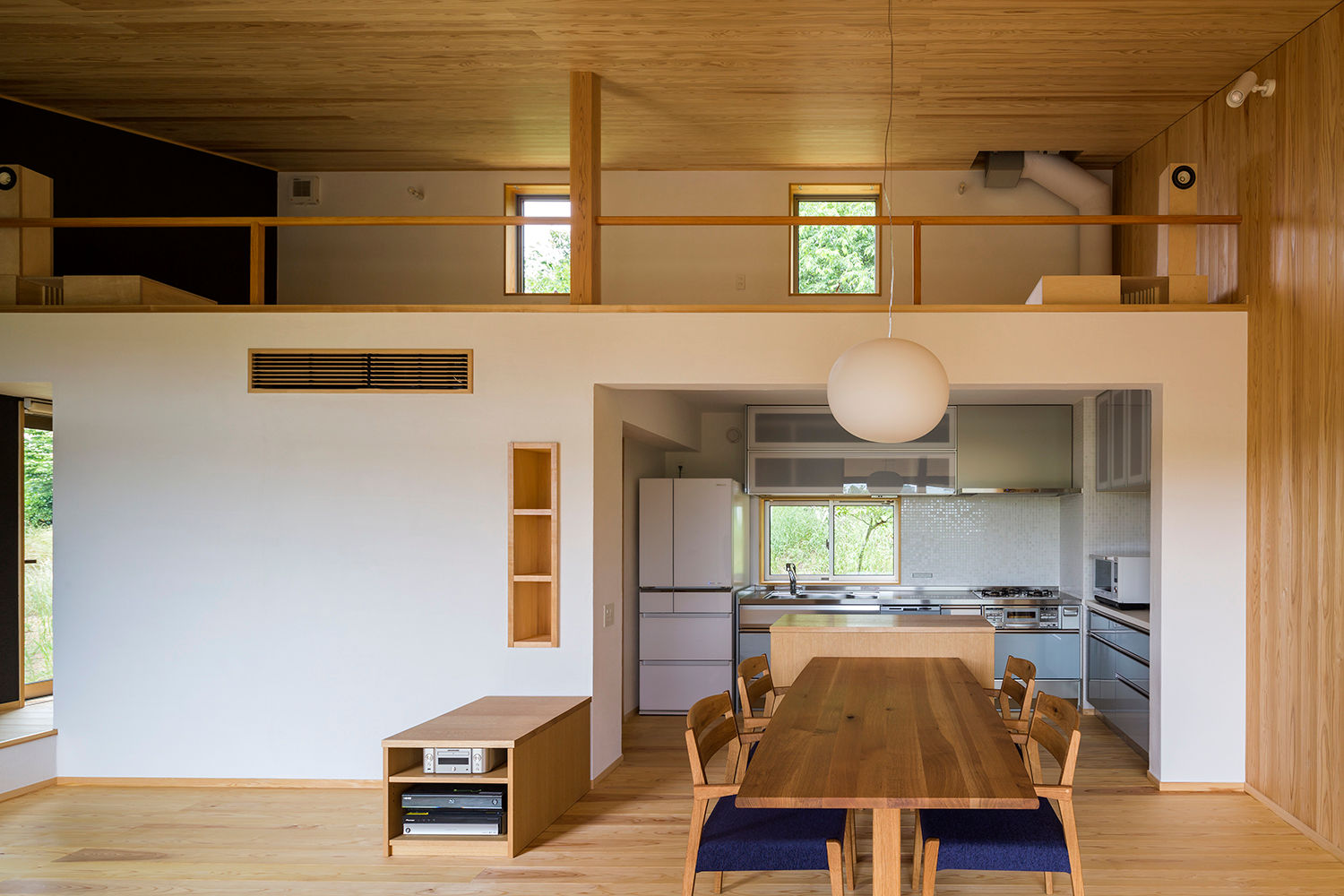 喜連川・傾斜地の家, 中山大輔建築設計事務所/Nakayama Architects 中山大輔建築設計事務所/Nakayama Architects オリジナルデザインの キッチン