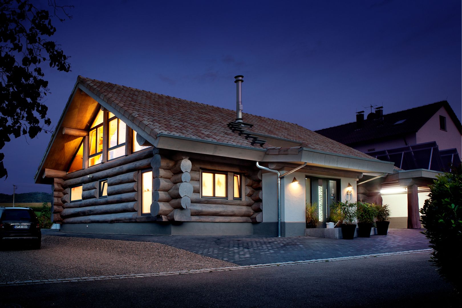 Landhaus mit besonderem Charme und gesundem Raumklima: Modernes Wohnen im Naturstammhaus, Kneer GmbH, Fenster und Türen Kneer GmbH, Fenster und Türen Rustic style windows & doors