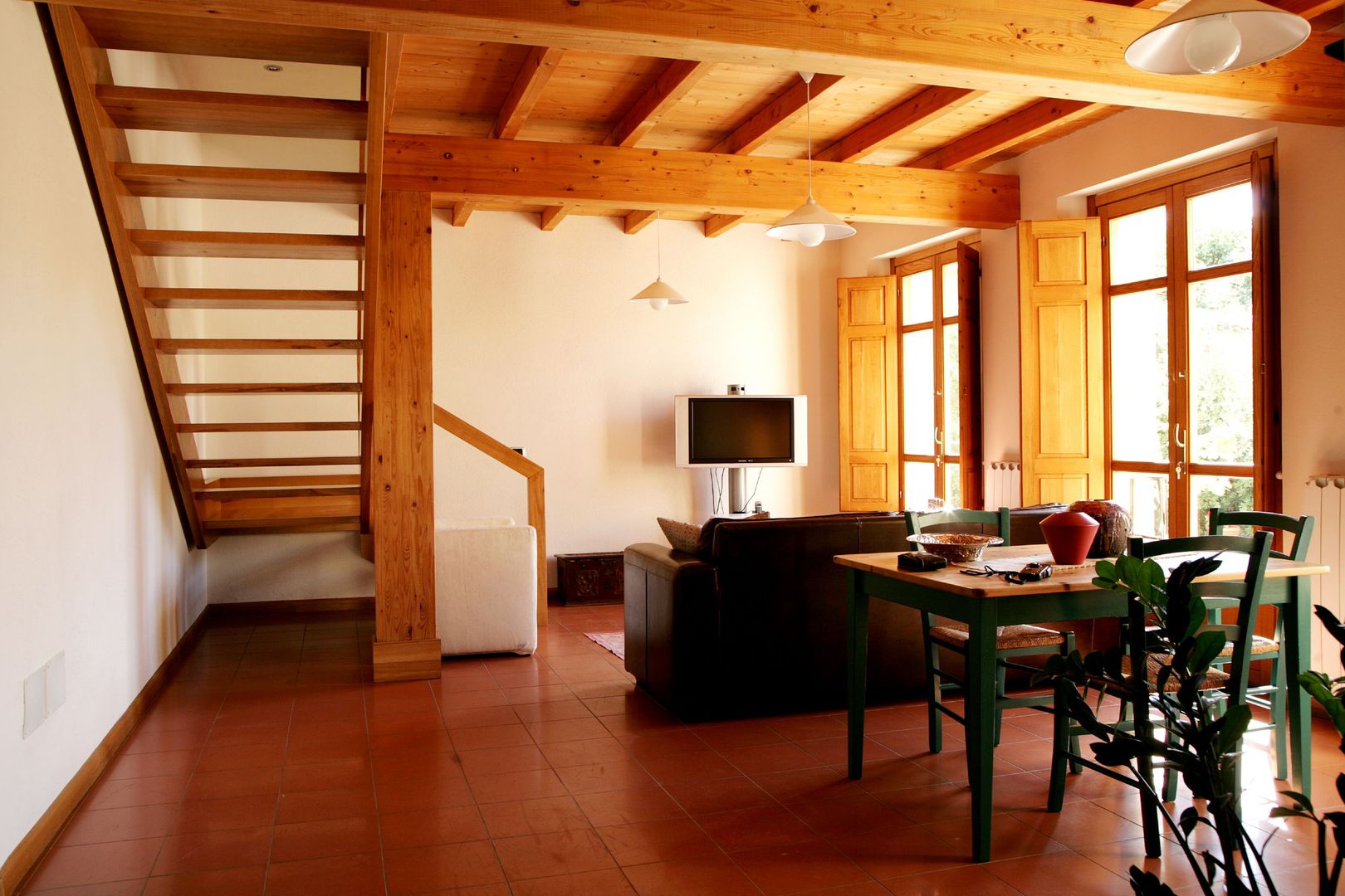 Casa in terra cruda, OPeA s.r.l. STP OPeA s.r.l. STP Mediterranean style living room Wood Wood effect