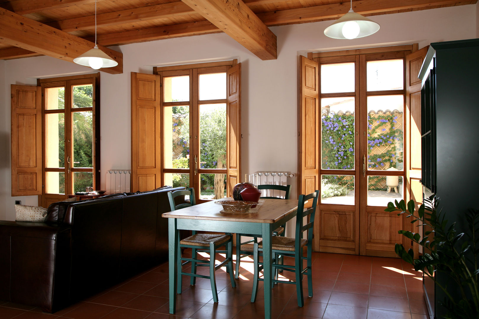 Casa in terra cruda, OPeA s.r.l. STP OPeA s.r.l. STP Mediterranean style living room Wood Wood effect