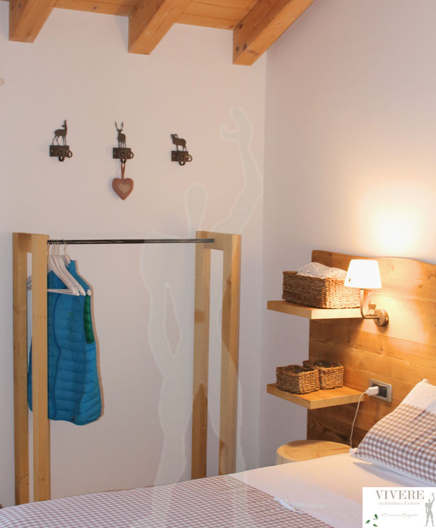 Mountain bedroom, Arredamenti Brigadoi Arredamenti Brigadoi Dormitorios rústicos Placares y cómodas