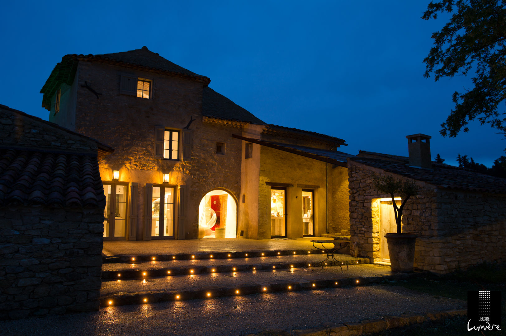 Mas charmant, Jeux de Lumière Jeux de Lumière Houses