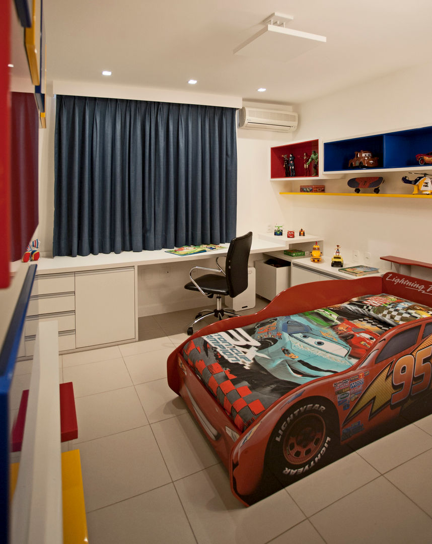 Veja esse quarto infantil com o tema "Carros"! , Andréa Spelzon Interiores Andréa Spelzon Interiores Nursery/kid’s room