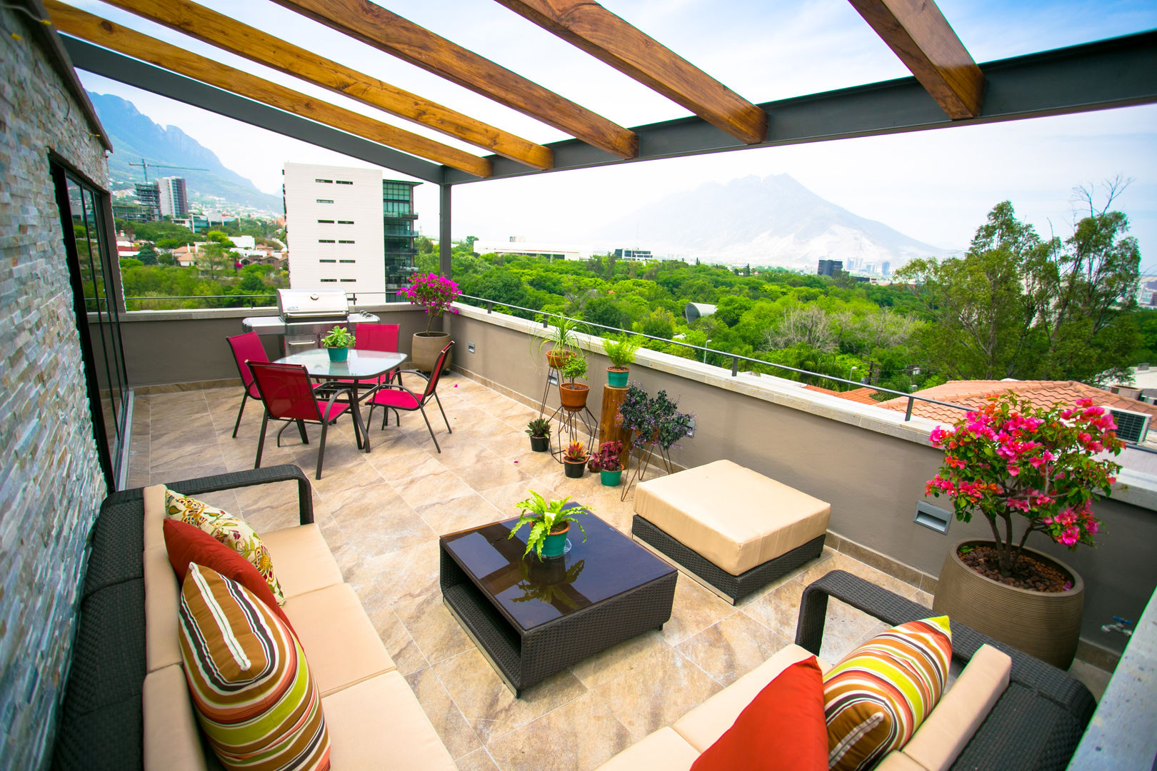 Terraza homify Balcones y terrazas modernos