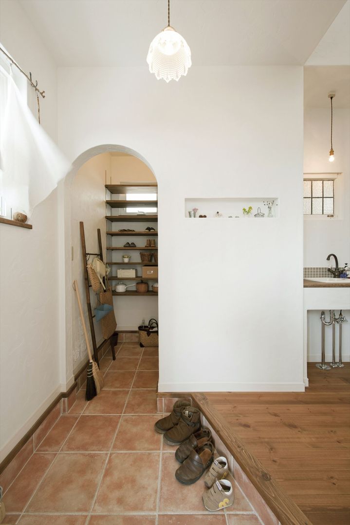 こだわりのディテールが詰まった家, JUST JUST Scandinavian style corridor, hallway& stairs