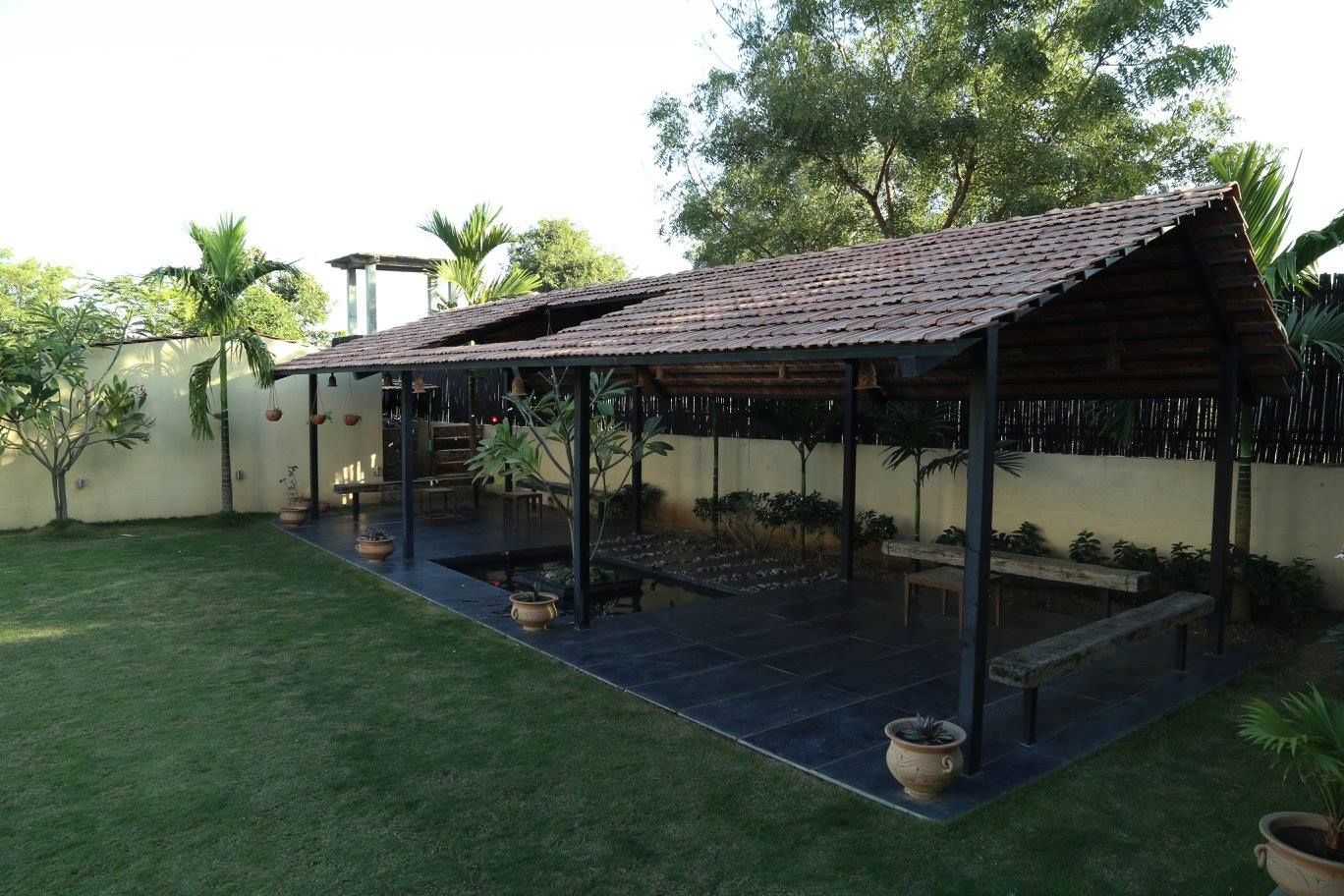 Kasliwal bungalows, 4th axis design studio 4th axis design studio Garage/Rimessa minimalista Legno Effetto legno