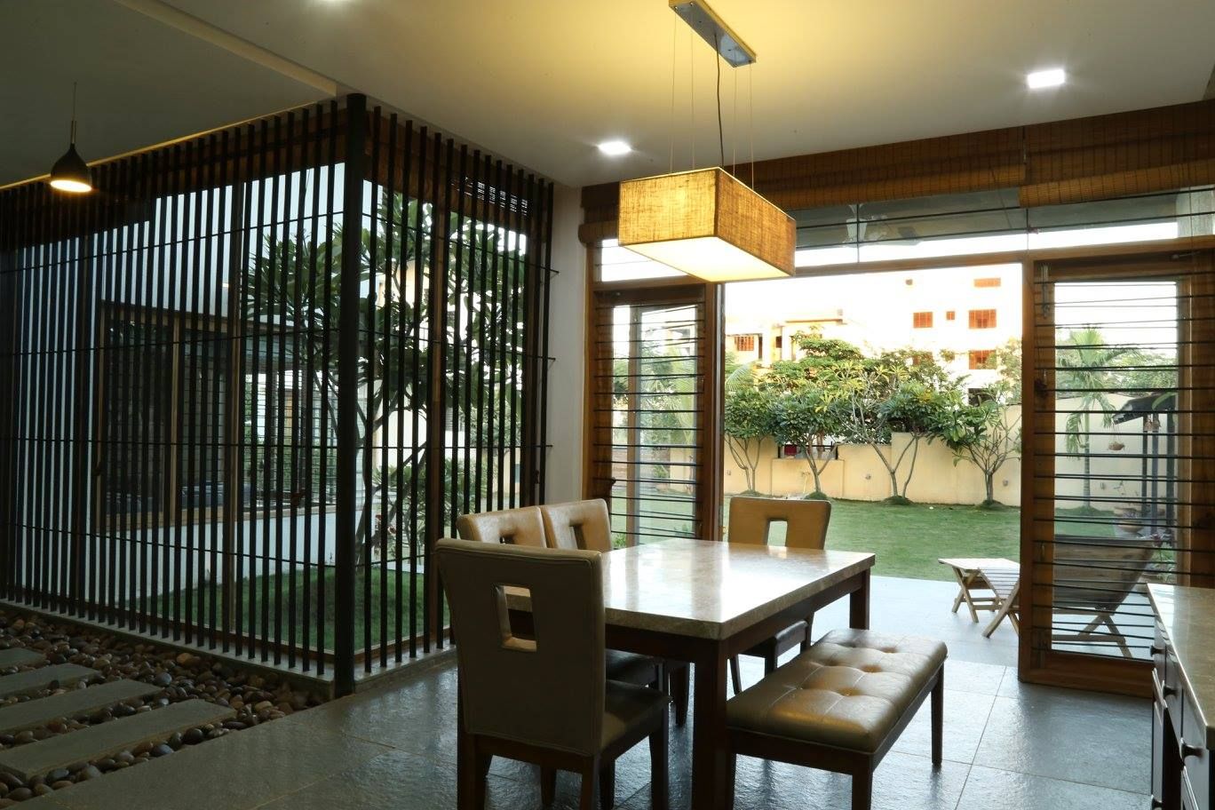 Kasliwal bungalows, 4th axis design studio 4th axis design studio Minimalist dining room