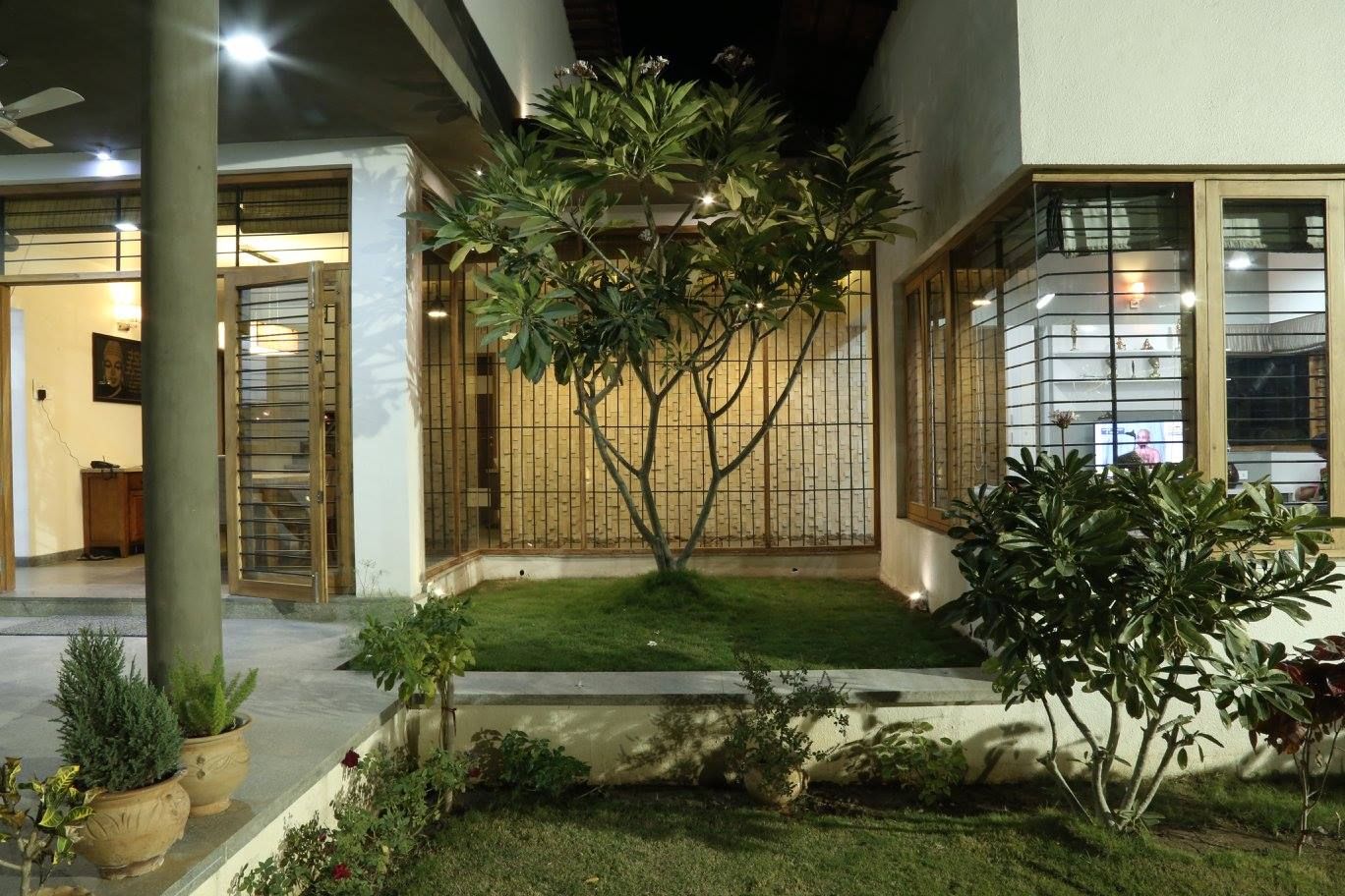 Kasliwal bungalows, 4th axis design studio 4th axis design studio Minimalist style garden