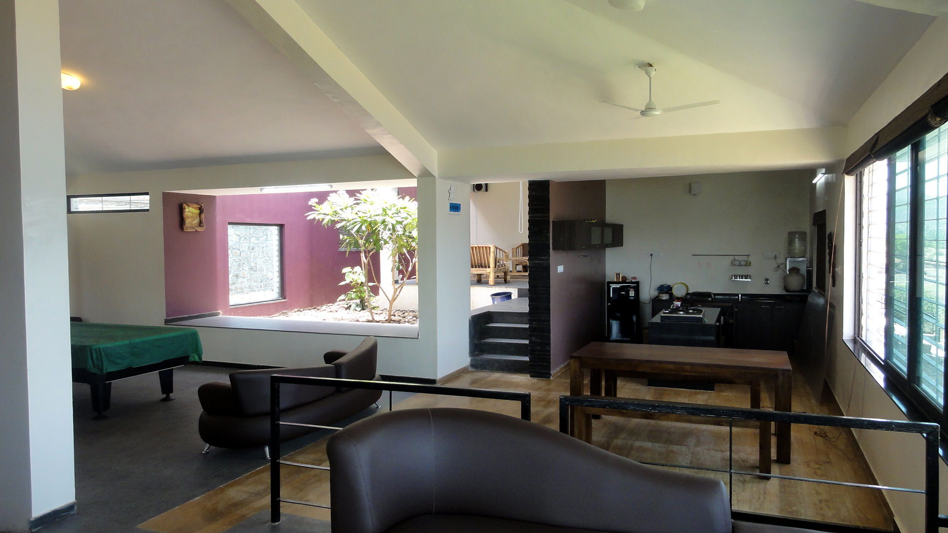 gandhi farm house, 4th axis design studio 4th axis design studio Moderne muren & vloeren