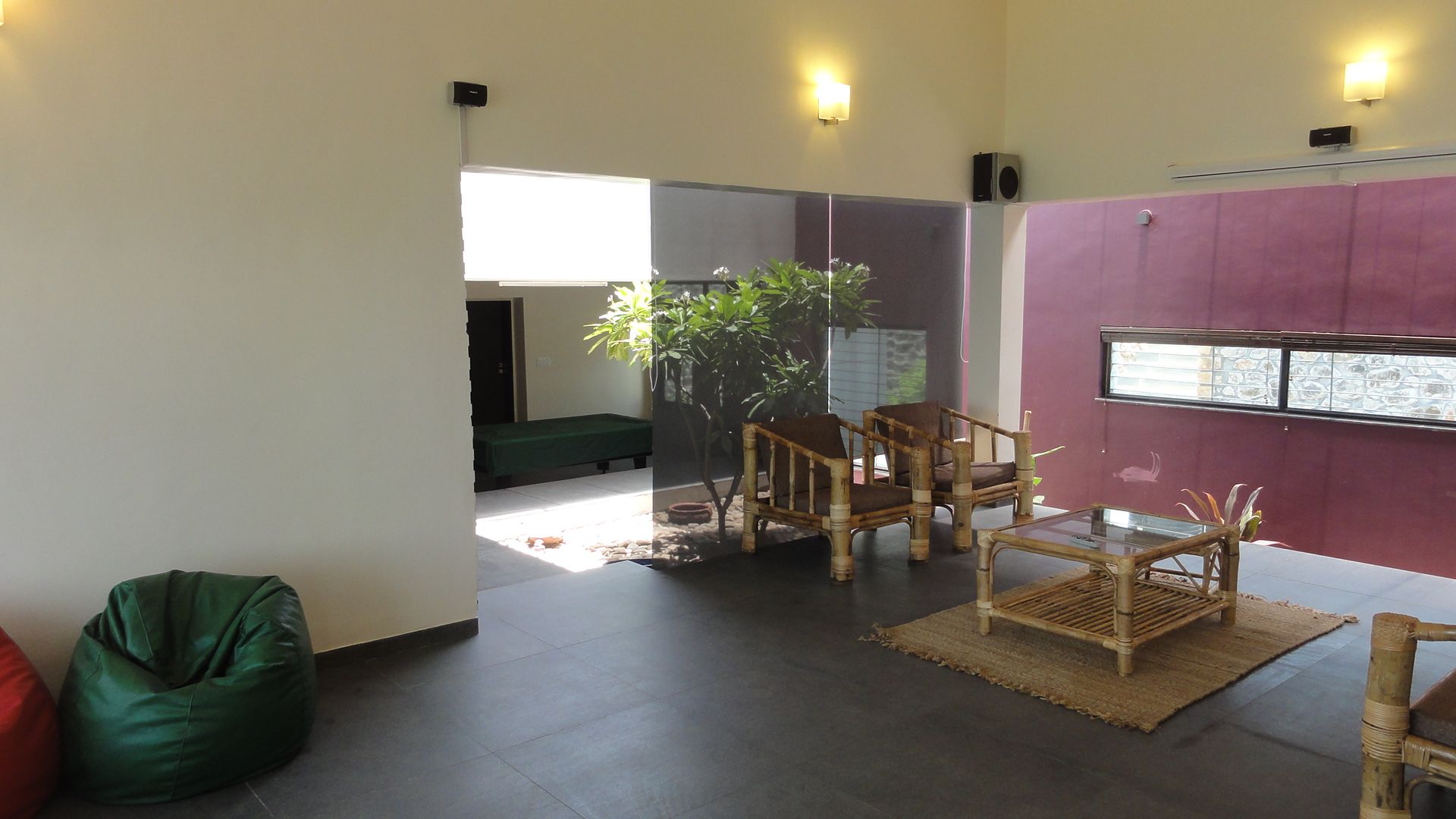 gandhi farm house, 4th axis design studio 4th axis design studio Rustic style living room Property,Plant,Wood,Bean bag,Building,Architecture,Interior design,Flooring,Living room,Hall