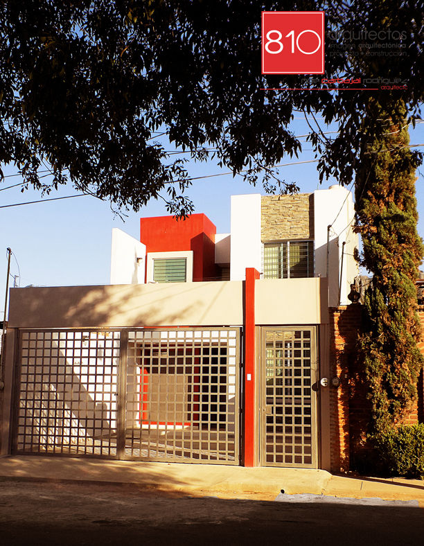 Casa Habitación. Amézquita Córdova, 810 Arquitectos 810 Arquitectos モダンな 家