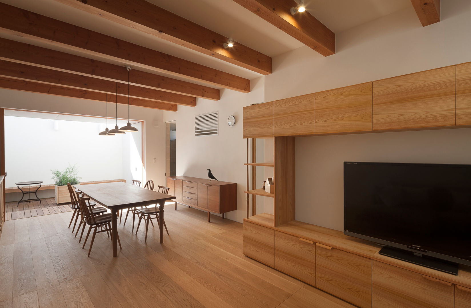 祐天寺の家, 築紡｜根來宏典 築紡｜根來宏典 Modern living room Wood Wood effect