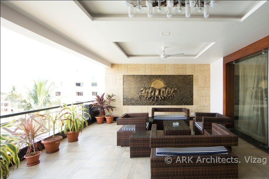 Hirawats House, ARK Architects & Interior Designers ARK Architects & Interior Designers Modern Balkon, Veranda & Teras