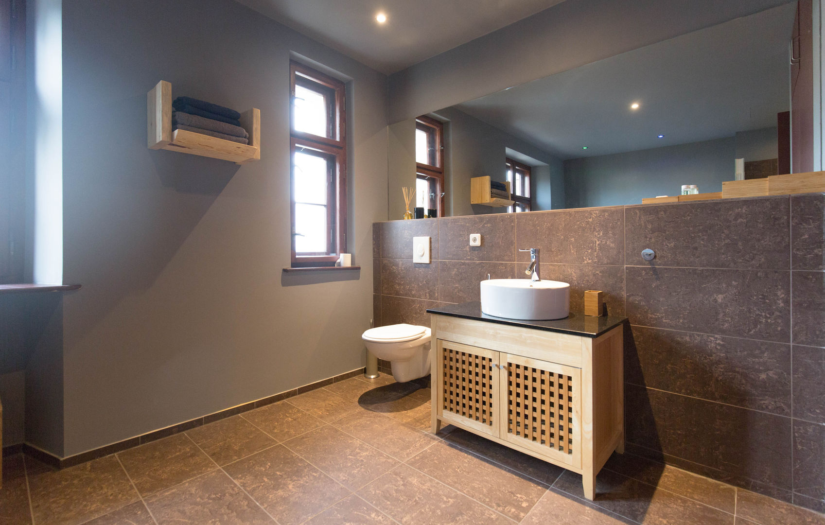 homify Salle de bain rustique