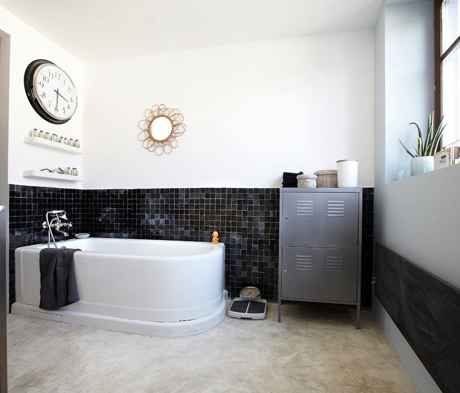 homify Industrial style bathrooms
